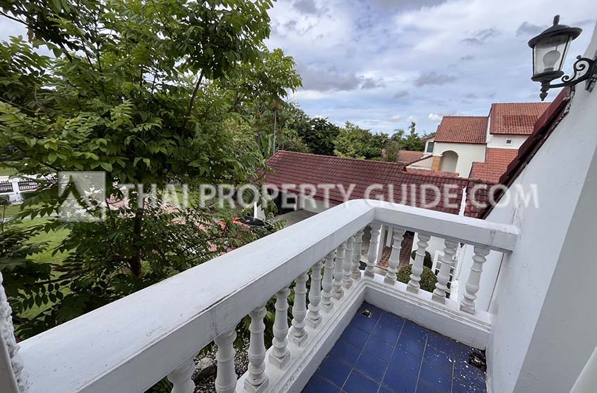 House with Shared Pool in Srinakarin 